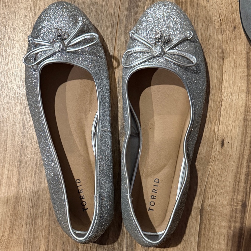 Torrid Sparkling Silver Flats with Bow - Picture 4 of 5